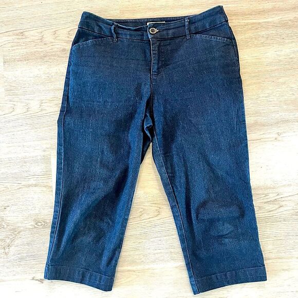 St. John’s Bay Dark Blue Stretch Denim Mid-Rise Capri Jeans Size 4 - Picture 1 of 5